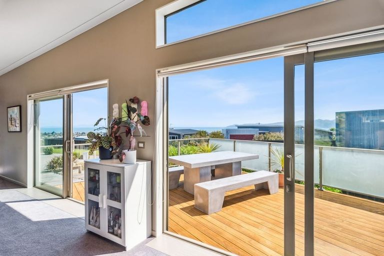 Photo of property in 6 Ocean Vista Lane, Paraparaumu, 5032