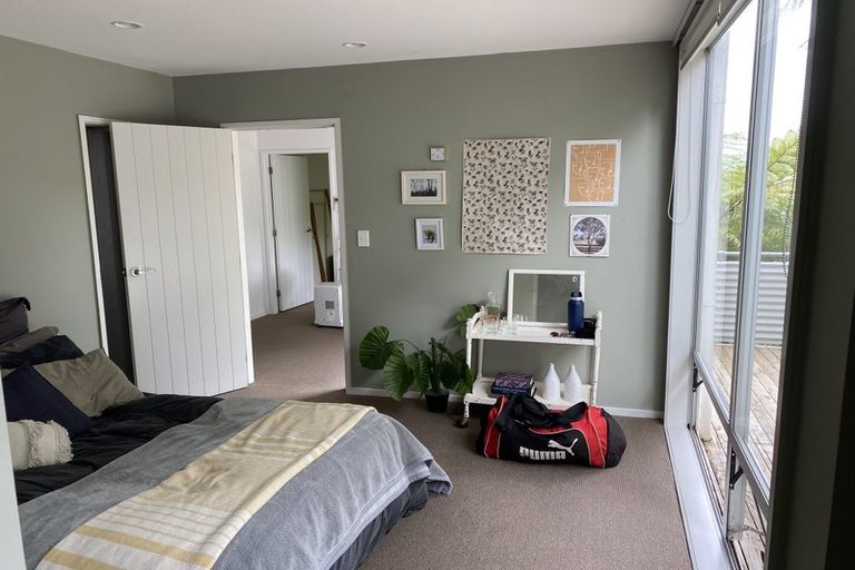 Photo of property in 6 Glentui Grove, Khandallah, Wellington, 6035