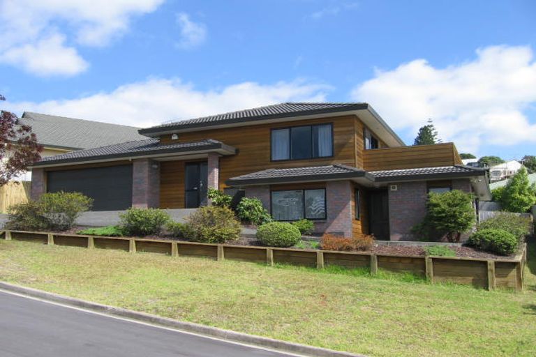 Photo of property in 3 Greenleaf Way, Northcross, Auckland, 0630