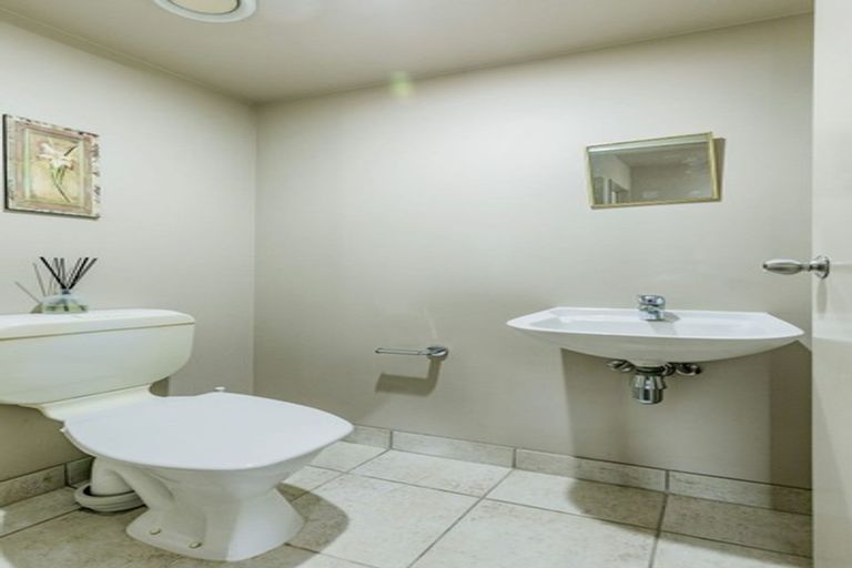 Photo of property in 2o/10 Crown Lynn Place, New Lynn, Auckland, 0600