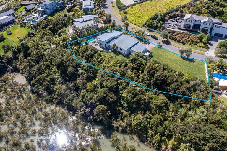 Photo of property in 29 Schopolo Place, Schnapper Rock, Auckland, 0632