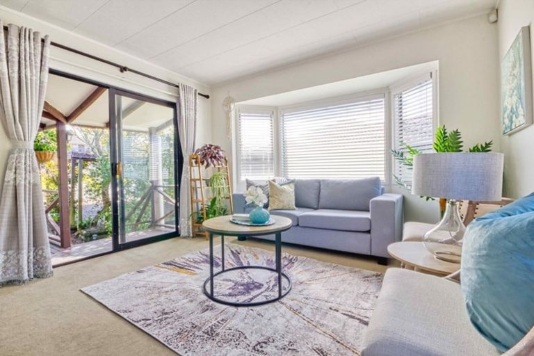 Photo of property in 88 Reynella Drive, Massey, Auckland, 0614