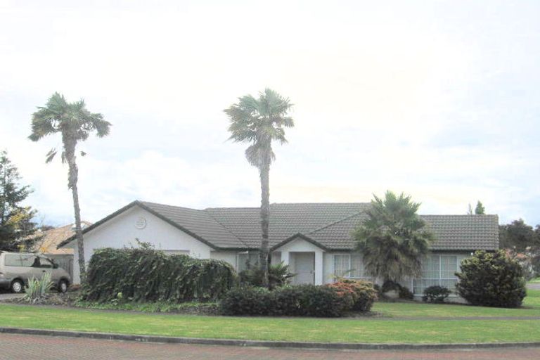 Photo of property in 2 Palmcrest Grove, Highland Park, Auckland, 2010