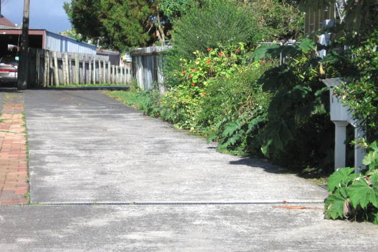 Photo of property in 22a Barrys Road, Glendene, Auckland, 0602