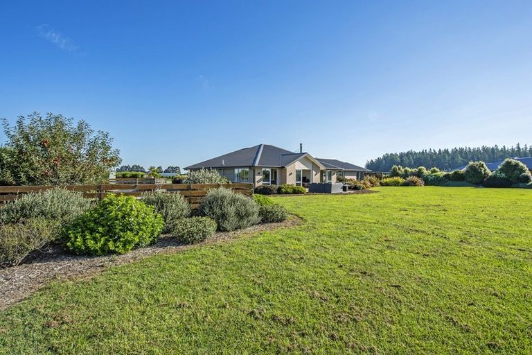 Photo of property in 36 Whitcombe Place, Darfield, 7571