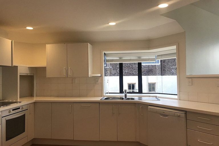 Photo of property in 1/19 Beach Road, Castor Bay, Auckland, 0620