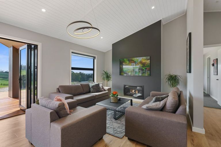 Photo of property in 5 Vickers Way, Acacia Bay, Taupo, 3385