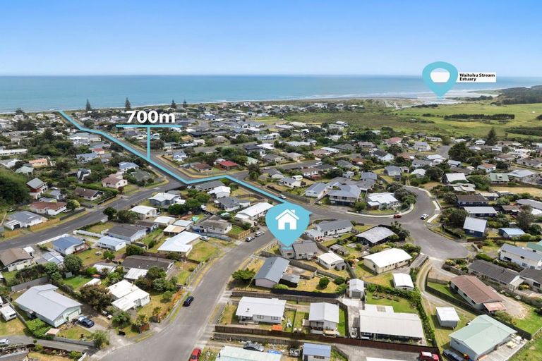 Photo of property in 1 Colenso Place, Otaki Beach, Otaki, 5512