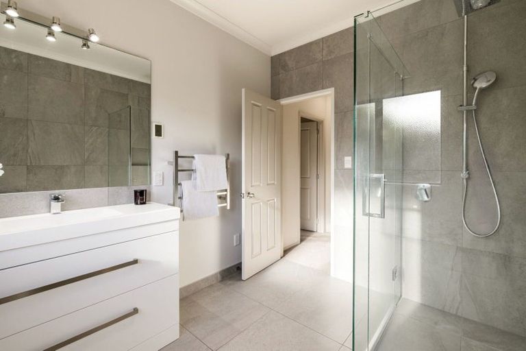 Photo of property in 2 Keswick Crescent, Huntington, Hamilton, 3210