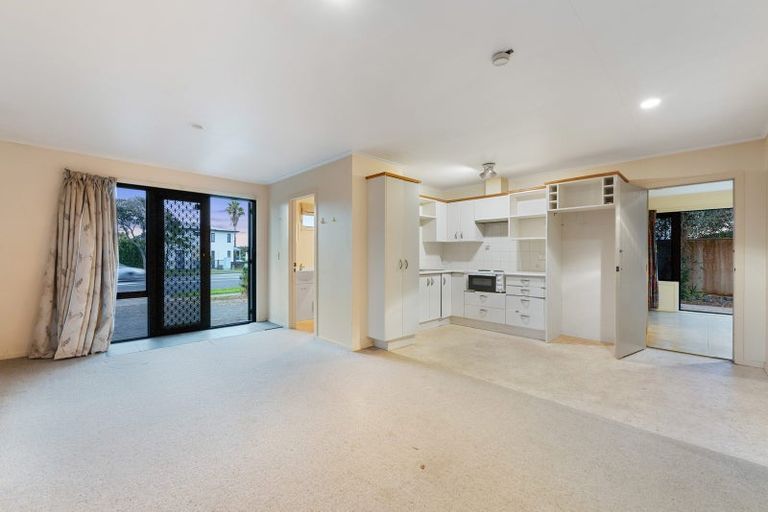 Photo of property in 1 Maghera Drive, East Tamaki, Auckland, 2016