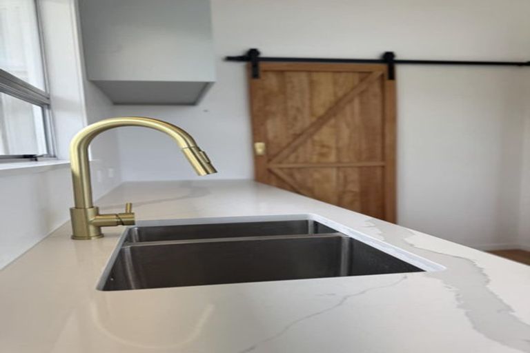 Photo of property in 3 Hartley Terrace, Massey, Auckland, 0614