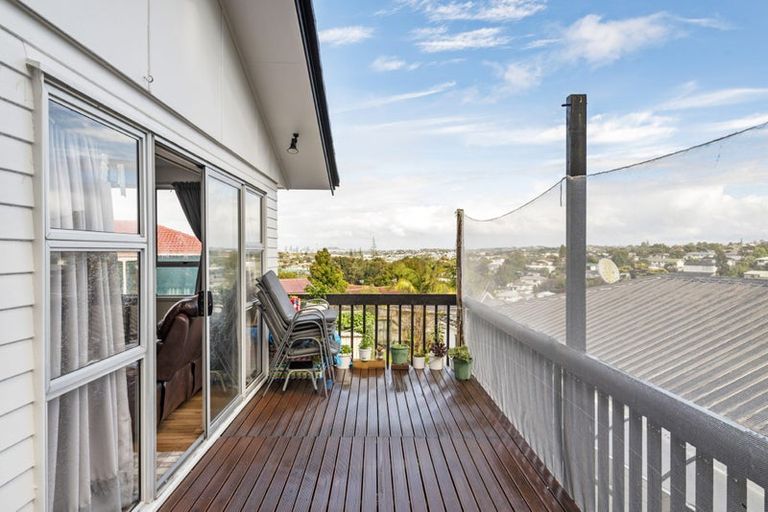 Photo of property in 1/11 Cassia Place, Sunnynook, Auckland, 0620