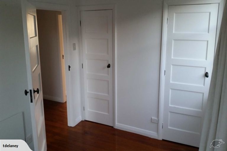 Photo of property in 60 Old Lake Road, Narrow Neck, Auckland, 0624