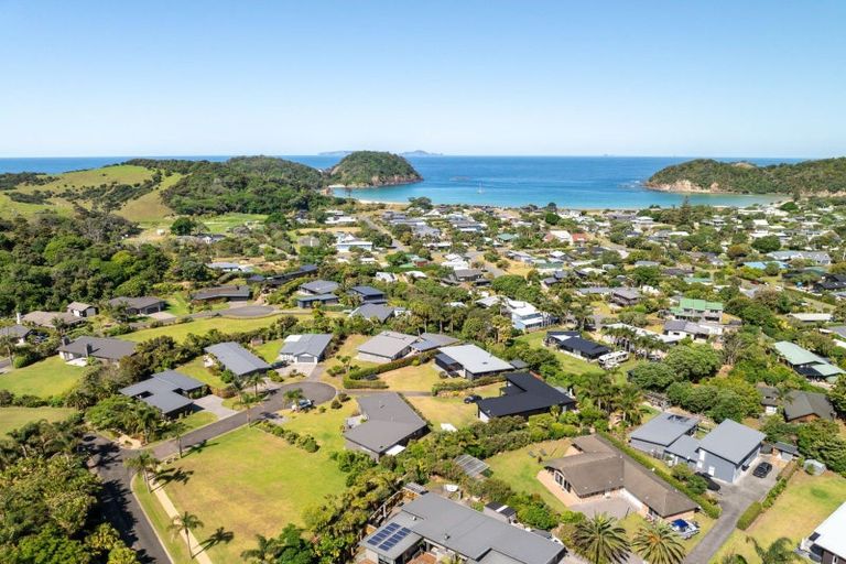 Photo of property in 1 Coral Place, Matapouri, Whangarei, 0173