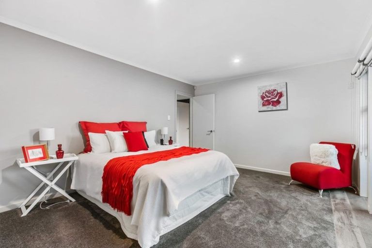 Photo of property in 354 Forest Hill Road, Waiatarua, Auckland, 0612