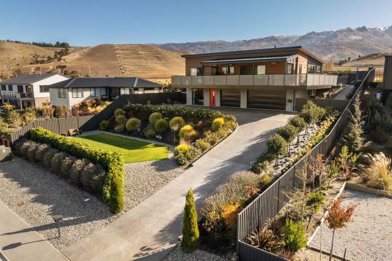 Photo of property in 45 Stratford Drive, Mount Pisa, Cromwell, 9383