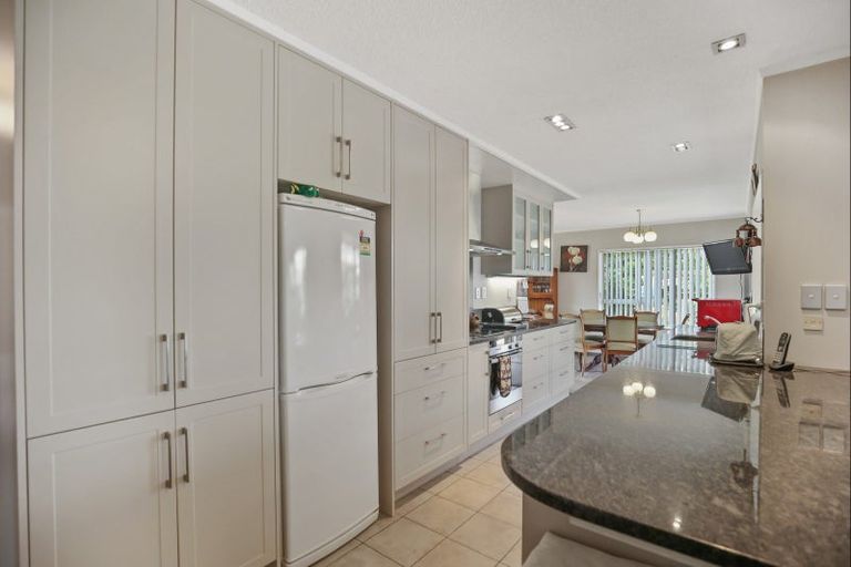 Photo of property in 213 Heatherlea Road East, Levin, 5571