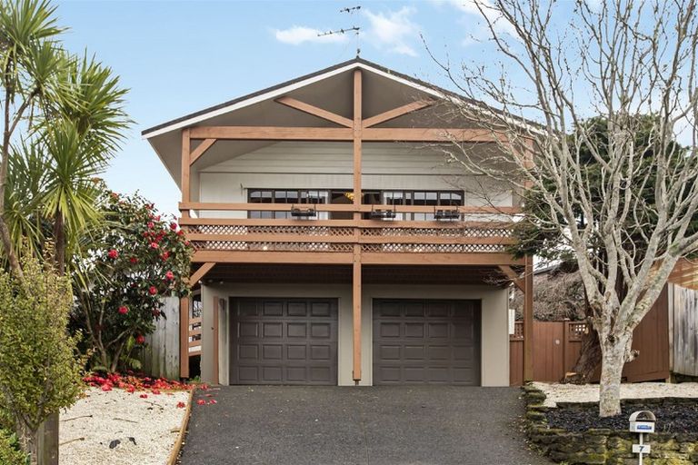 Photo of property in 7 Glen Vista Place, Bayview, Auckland, 0629
