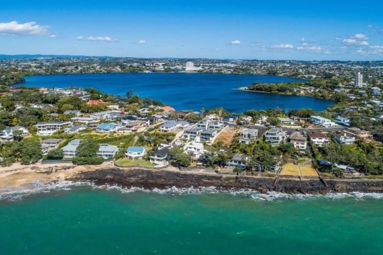 Photo of property in 1/241 Hurstmere Road, Takapuna, Auckland, 0622
