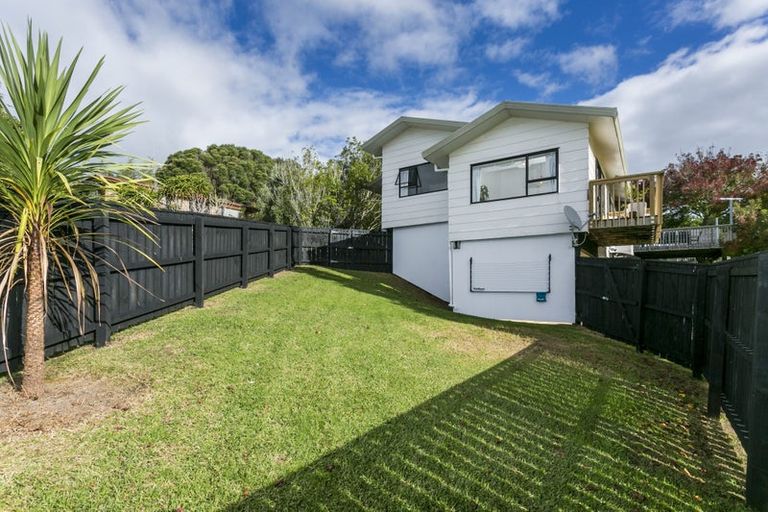 Photo of property in 1/14 Greenvalley Rise, Glenfield, Auckland, 0629