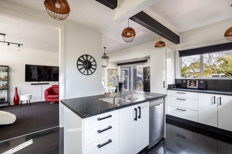 Photo of property in 17 Exeter Street, Brooklands, New Plymouth, 4310