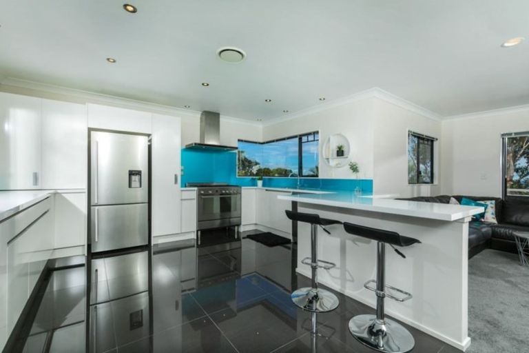 Photo of property in 1/3 Auld Street, Torbay, Auckland, 0630