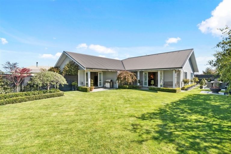 Photo of property in 6 West Belt, Rangiora, 7400