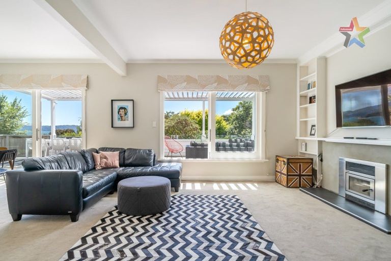 Photo of property in 8g Tawa Street, Eastbourne, Lower Hutt, 5013