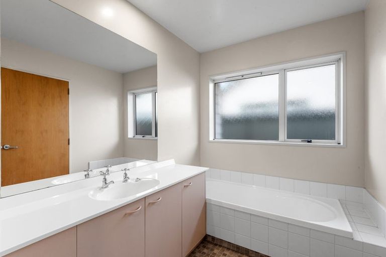 Photo of property in 2/14 Middlepark Road, Sockburn, Christchurch, 8042