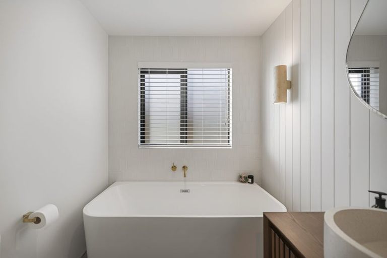 Photo of property in 11 Waterfowl Road, Jacks Point, 9371