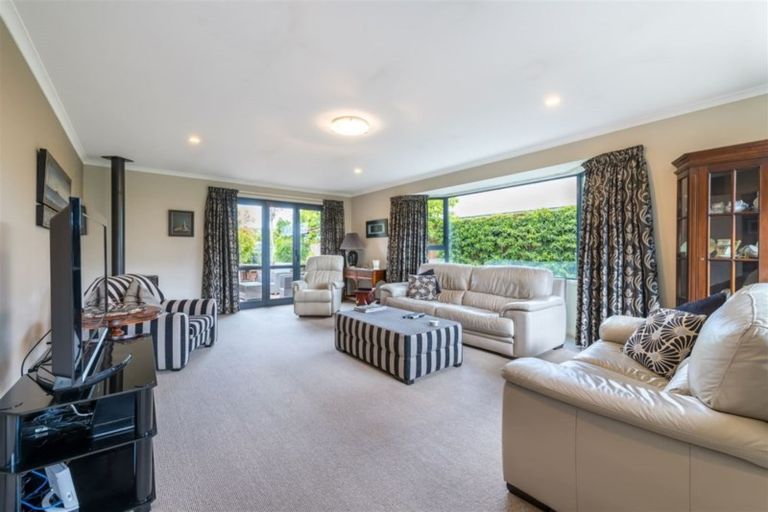 Photo of property in 16 Kura Place, Mosgiel, 9024