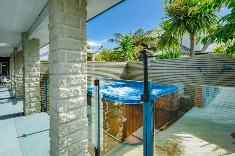 Photo of property in 6 Avion Terrace, Raumati Beach, Paraparaumu, 5032