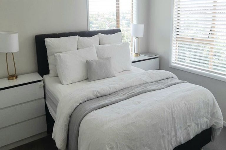 Photo of property in 1/32 Shanaway Rise, Hillcrest, Auckland, 0627