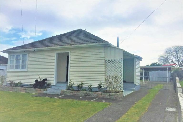 Photo of property in 16 Victory Place, Aramoho, Whanganui, 4500
