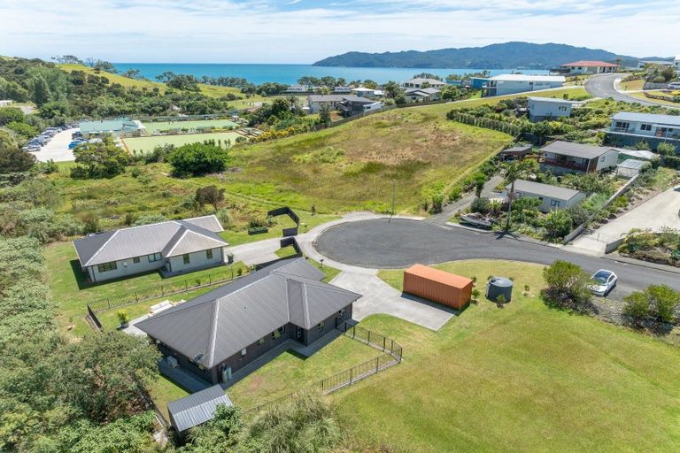 Photo of property in 9 Loke Crescent, Coopers Beach, 0420
