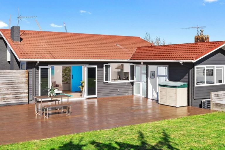 Photo of property in 29 Cassino Street, Bayswater, Auckland, 0622