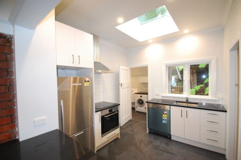 Photo of property in 21 Kotari Road, Days Bay, Lower Hutt, 5013