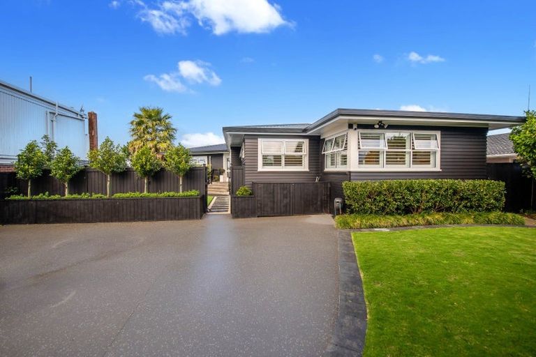 Photo of property in 81 Bleakhouse Road, Howick, Auckland, 2014