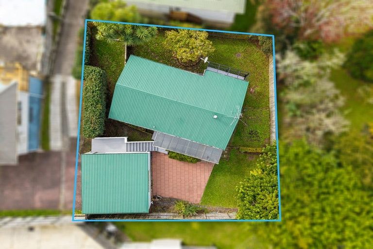 Photo of property in 2/7 Taurus Crescent, Beach Haven, Auckland, 0626