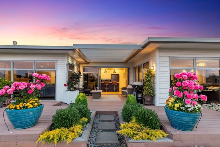 Photo of property in 56 Cassinia Close, Papamoa Beach, Papamoa, 3118