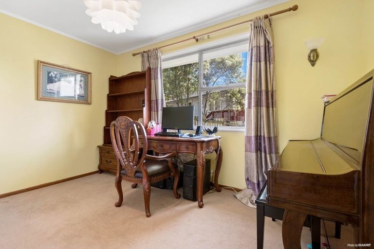 Photo of property in 13 Finlow Drive, Te Atatu South, Auckland, 0610