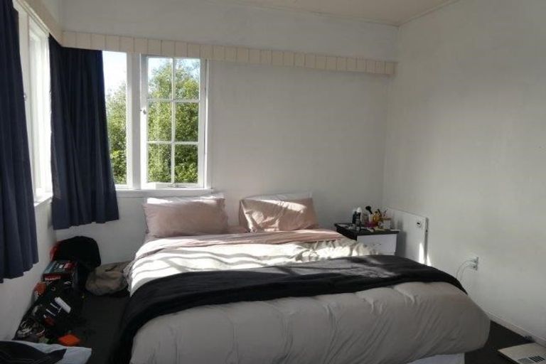 Photo of property in 11 Wynyard Crescent, Fernhill, Queenstown, 9300