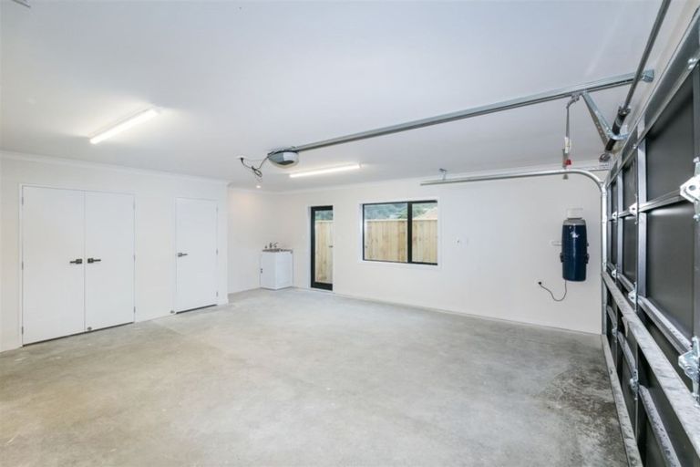 Photo of property in 6 Pihipihi Way, Crofton Downs, Wellington, 6035