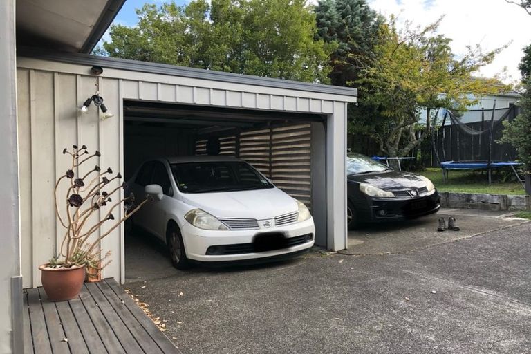 Photo of property in 1/32 Knightsbridge Drive, Forrest Hill, Auckland, 0620