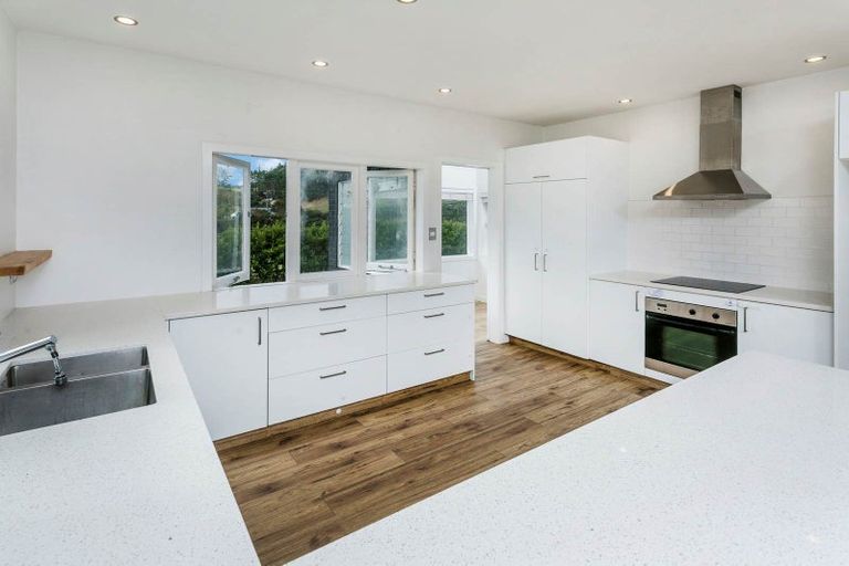 Photo of property in 76 Awa Road, Kumeu, 0891