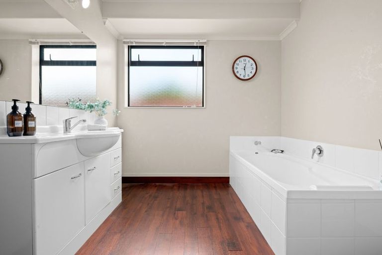 Photo of property in 24 Wentworth Drive, Rototuna North, Hamilton, 3210