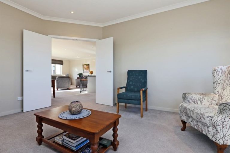 Photo of property in 10 Waimea Way, Poraiti, Napier, 4112