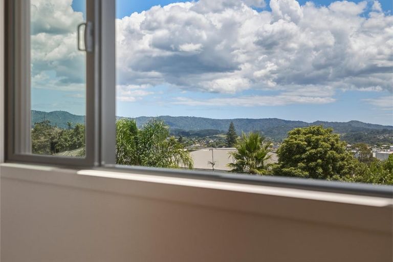 Photo of property in 85a Awaroa Road, Sunnyvale, Auckland, 0612