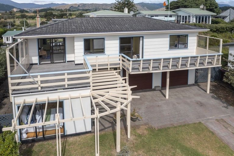 Photo of property in 36 Field Way, Waikanae Beach, Waikanae, 5036