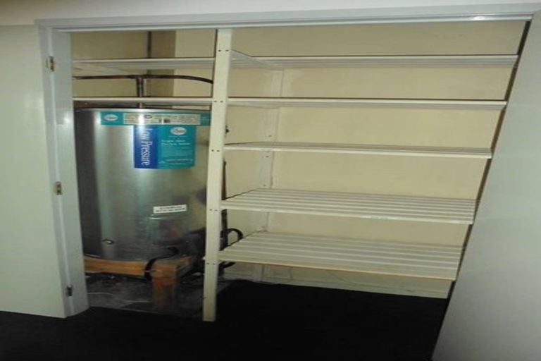 Photo of property in 39 Kirrie Avenue, Te Atatu South, Auckland, 0610